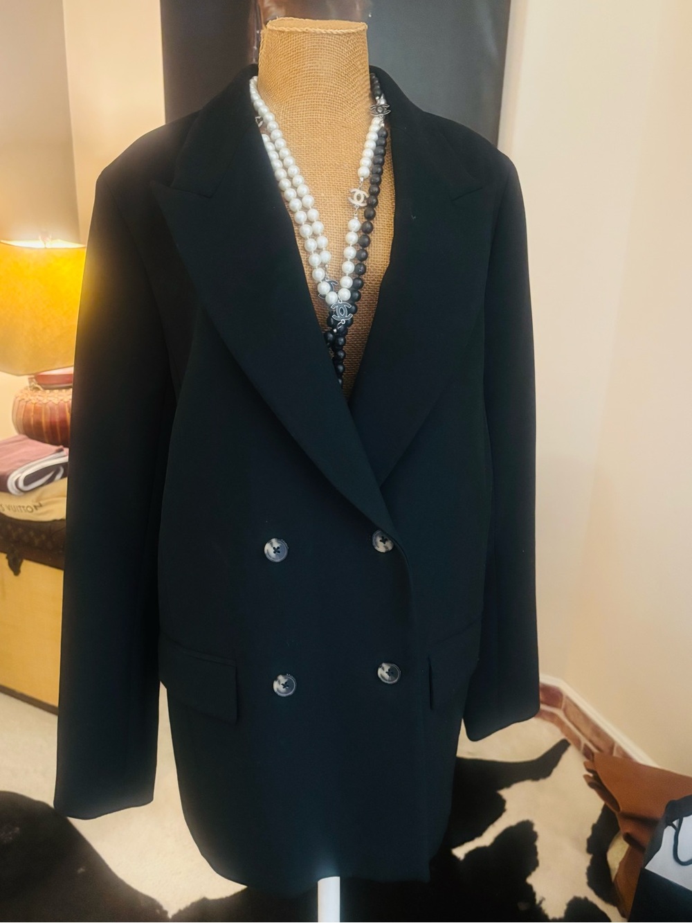 Wilfred Black Boyfriend’s double breasted blazer with tortoise buttons